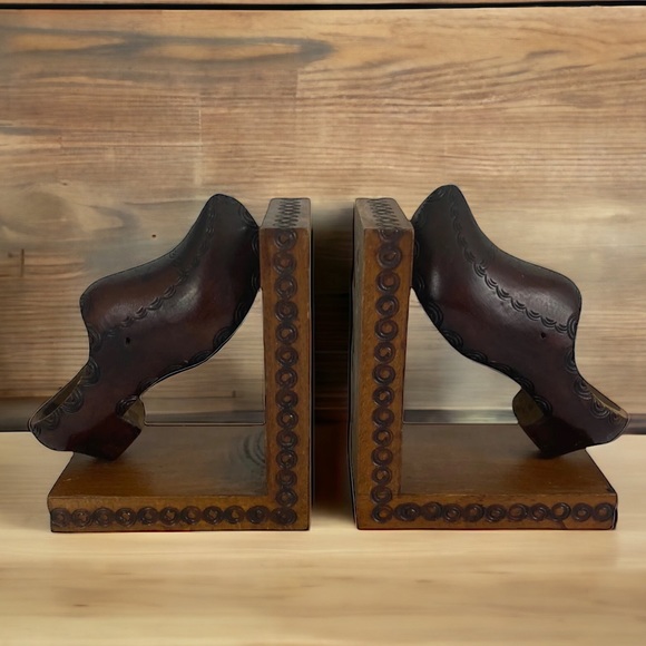 MARQUE DEPOSEE Wood Book Ends Hand Made Clogs Shoe Craved France Vintage - Picture 1 of 8